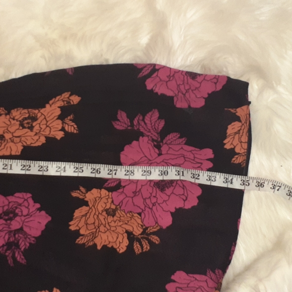 Avenue Black Red Orange Floral Bell sleeve Top Plus Size 4X - Picture 4 of 6